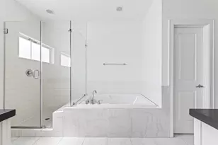 18 Hermann Park Ct, Houston, TX 77021 - Photo 17