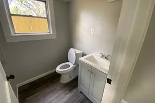 607 S Main St, Baytown, TX 77520 - Photo 3