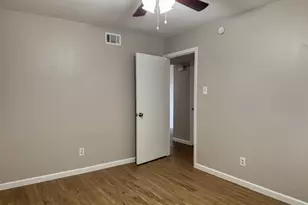2101 6th Ave N, Texas City, TX 77590 - Photo 9