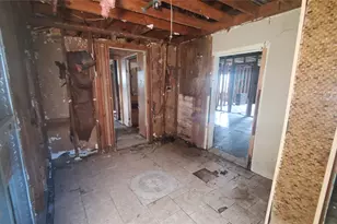 4821 Burma Rd, Houston, TX 77033 - Photo 9