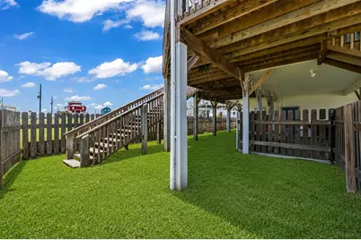 817 Westview, Galveston, TX 77650 - Photo 21