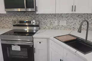 1409 N Ave S, Freeport, TX 77541 - Photo 3