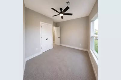 1409 N Avenue S, Freeport, TX 77541 - Photo 5