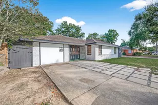 5114 W 43rd St, Houston, TX 77092 - Photo 1