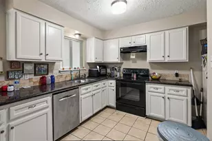 9838 Rocky Hollow Rd, La Porte, TX 77571 - Photo 5