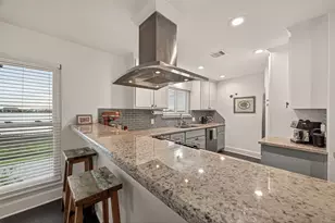9 N White Heron Dr, La Marque, TX 77568 - Photo 11