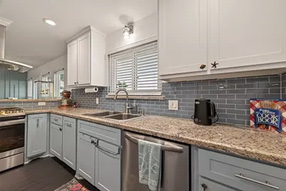 9 N White Heron Drive, La Marque, TX 77568 - Photo 15