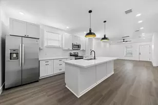428 Neyland St, Houston, TX 77022 - Photo 9