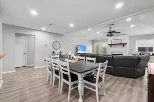 419 Forest Hills Dr, League City, TX 77573 - Photo 5