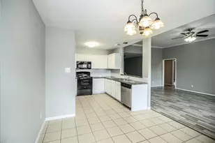 406 Woodlake Dr, Houston, TX 77336 - Photo 11