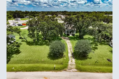 444 E Clay Street, West Columbia, TX 77486 - Photo 9