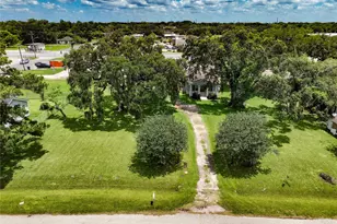 444 E Clay St, West Columbia, TX 77486 - Photo 9