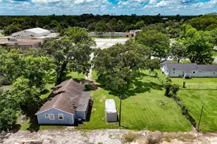 444 E Clay St, West Columbia, TX 77486 - Photo 11