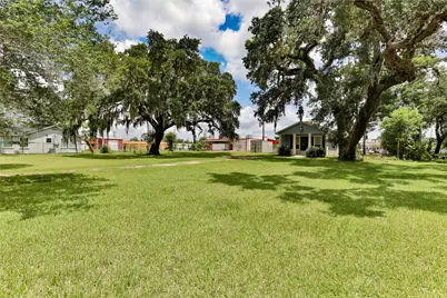 444 E Clay Street, West Columbia, TX 77486 - Photo 3
