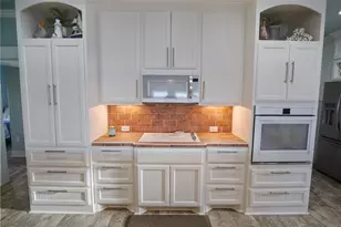 1682 Hamilton Ave, Gilchrist, TX 77617 - Photo 9