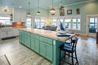 1682 Hamilton Avenue, Gilchrist, TX 77617 - Photo 11