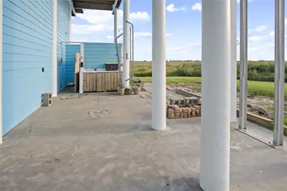 1682 Hamilton Avenue, Gilchrist, TX 77617 - Photo 35