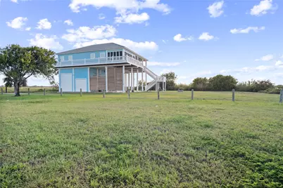 1682 Hamilton Avenue, Gilchrist, TX 77617 - Photo 33