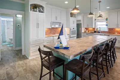 1682 Hamilton Avenue, Gilchrist, TX 77617 - Photo 17