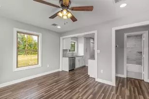 5210 Pickfair St, Houston, TX 77026 - Photo 9