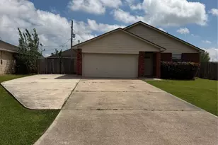 3402 23rd St N, Texas City, TX 77590 - Photo 1