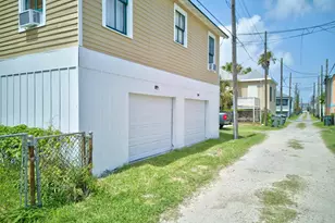1709 Ave N 1/2, Galveston, TX 77550 - Photo 31