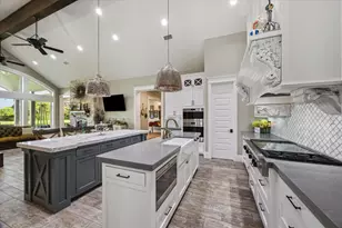 1255 Bronco Trail, Angleton, TX 77515 - Photo 9