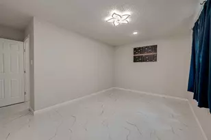 12055 Fairpoint Dr, Houston, TX 77099 - Photo 9