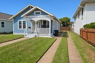 4106 Ave T 1/2, Galveston, TX 77550 - Photo 1