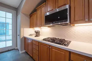 110 S Longsford Cir, The Woodlands, TX 77382 - Photo 11