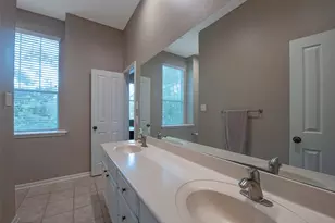 110 S Longsford Cir, The Woodlands, TX 77382 - Photo 29