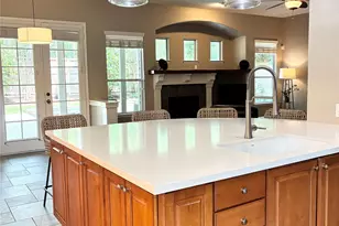 110 S Longsford Cir, The Woodlands, TX 77382 - Photo 9