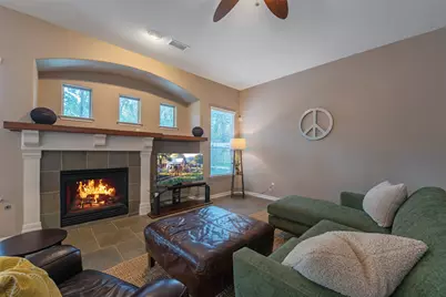 110 S Longsford Circle, The Woodlands, TX 77382 - Photo 5