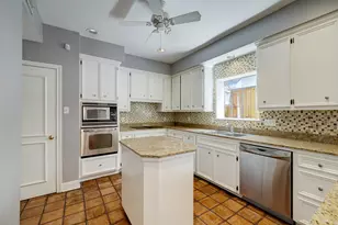 2313 Nantucket Dr, Houston, TX 77057 - Photo 7