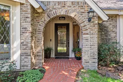 10 Cape Chestnut Drive, The Woodlands, TX 77381 - Photo 3