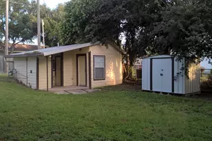 618 S 6th St, Kenedy, TX 78119 - Photo 11