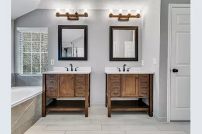 138 N Dreamweaver Circle, The Woodlands, TX 77380 - Photo 37