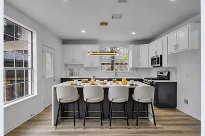 138 N Dreamweaver Circle, The Woodlands, TX 77380 - Photo 3