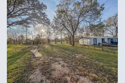 907 Westview Circle, Caldwell, TX 77836 - Photo 3