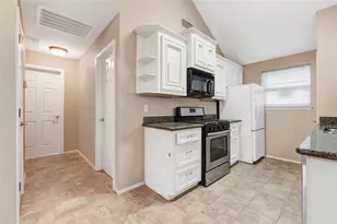 17018 Dusty Mill Dr W, Sugar Land, TX 77498 - Photo 3