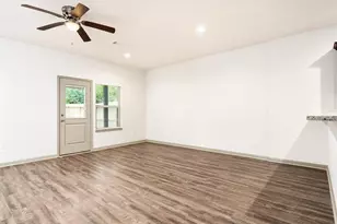 910 Shady Ln, Conroe, TX 77301 - Photo 9
