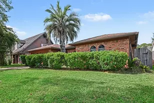 807 Voyager Dr, Houston, TX 77062 - Photo 3