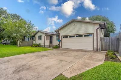 4110 Avenue Q 1/2, Galveston, TX 77550 - Photo 3