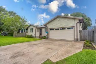 4110 Ave Q 1/2, Galveston, TX 77550 - Photo 3
