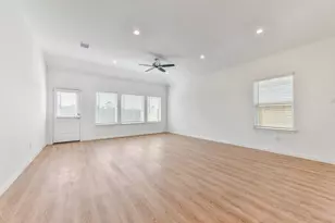 3014 King Oaks St, Baytown, TX 77251 - Photo 11