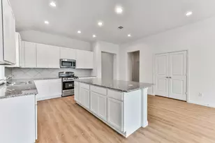 3014 King Oaks St, Baytown, TX 77251 - Photo 7