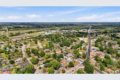 805 E Academy Street, Brenham, TX 77833 - Photo 27