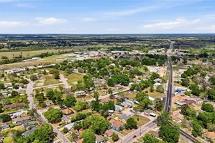 805 E Academy St, Brenham, TX 77833 - Photo 27