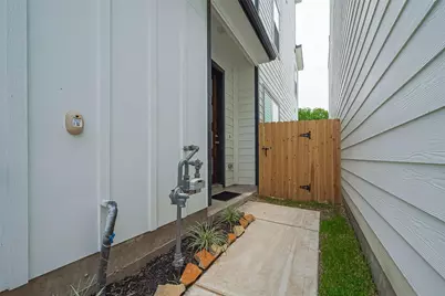 8933 Grovner Place, Houston, TX 77055 - Photo 37