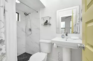 1705 Dunlavy St, Houston, TX 77006 - Photo 9
